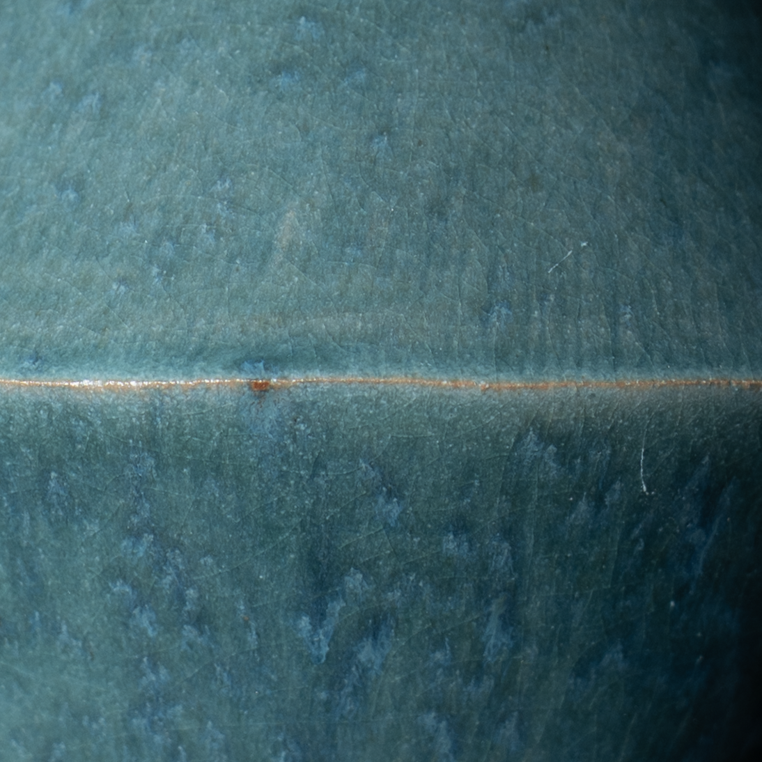 green metallic glaze sample showing surface and light behavior